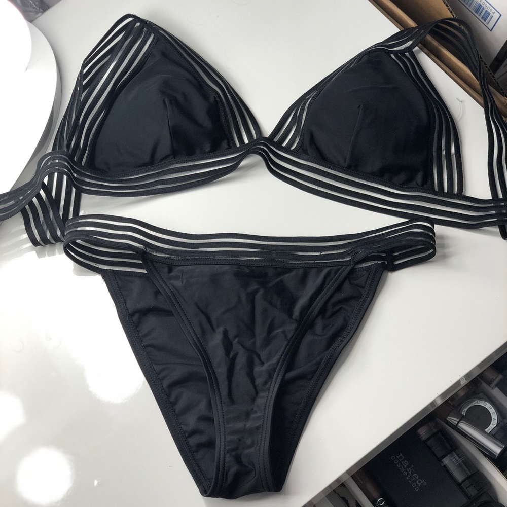 Black bikini w/ mesh trim!